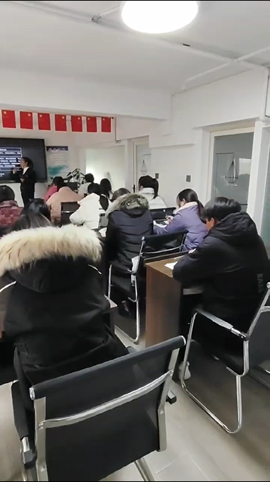 费县英才会计初级会计职称上课中